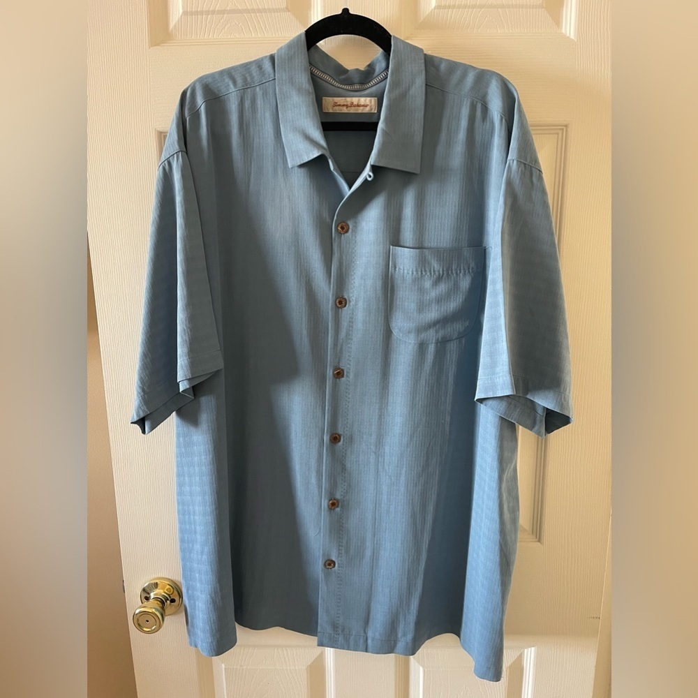 Tommy Bahama “Legendary Lures” embroidered button down shirt • Mens XLX/TGT